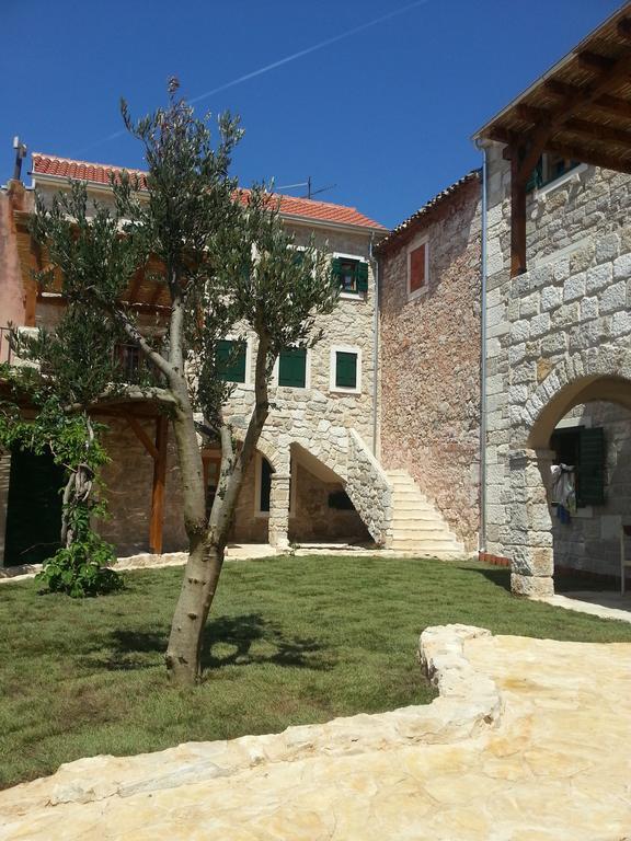 Dvori Svetog Mihaela Šibenik Quarto foto